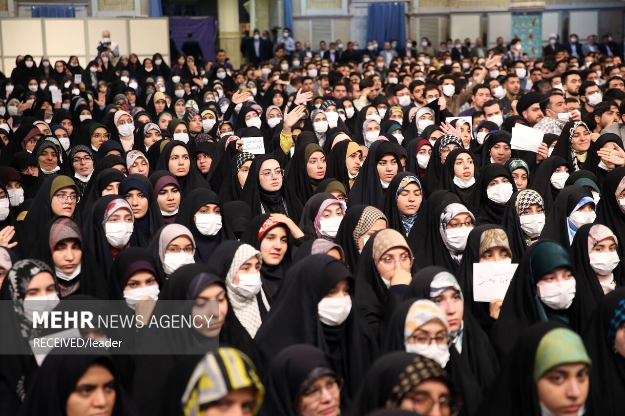 جمعی از دانشجویان و نمایندگان تشکل‌های دانشجویی عصر امروز سه‌شنبه ۲۹ فروردین ۱۴۰۲ با رهبر معظم انقلاب اسلامی دیدار کردند