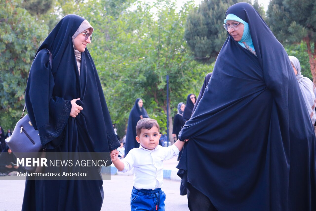 نماز عید فطر در ورامین برگزار شد