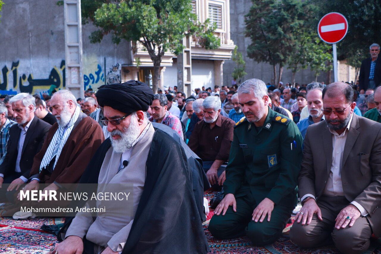 نماز عید فطر در ورامین برگزار شد