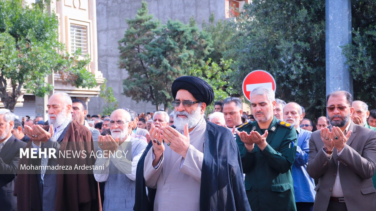 نماز عید فطر در ورامین برگزار شد