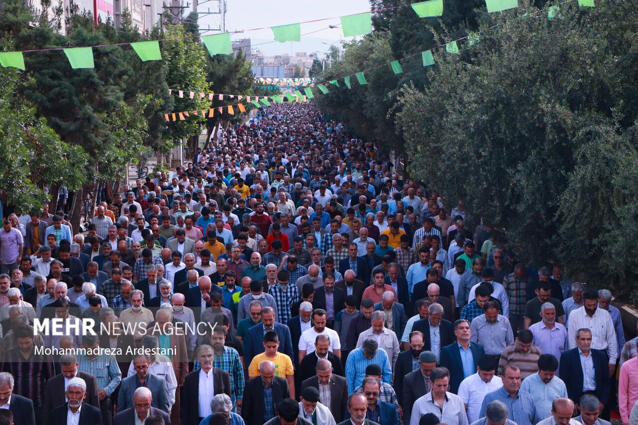 نماز عید فطر در ورامین برگزار شد