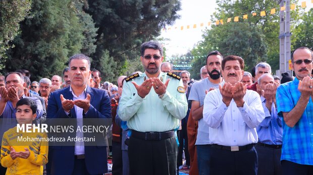 نماز عید فطر در ورامین برگزار شد