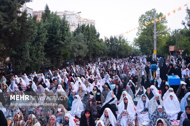 نماز عید فطر در ورامین برگزار شد