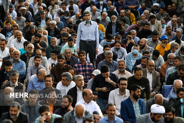 نماز عید سعید فطر صبح امروز شنبه ۲ اردیبهشت ماه ۱۴۰۲ همزمان با سراسر کشور، به امامت حضرت آیت الله خامنه‌ای در مصلی امام خمینی (ره) برگزار شد