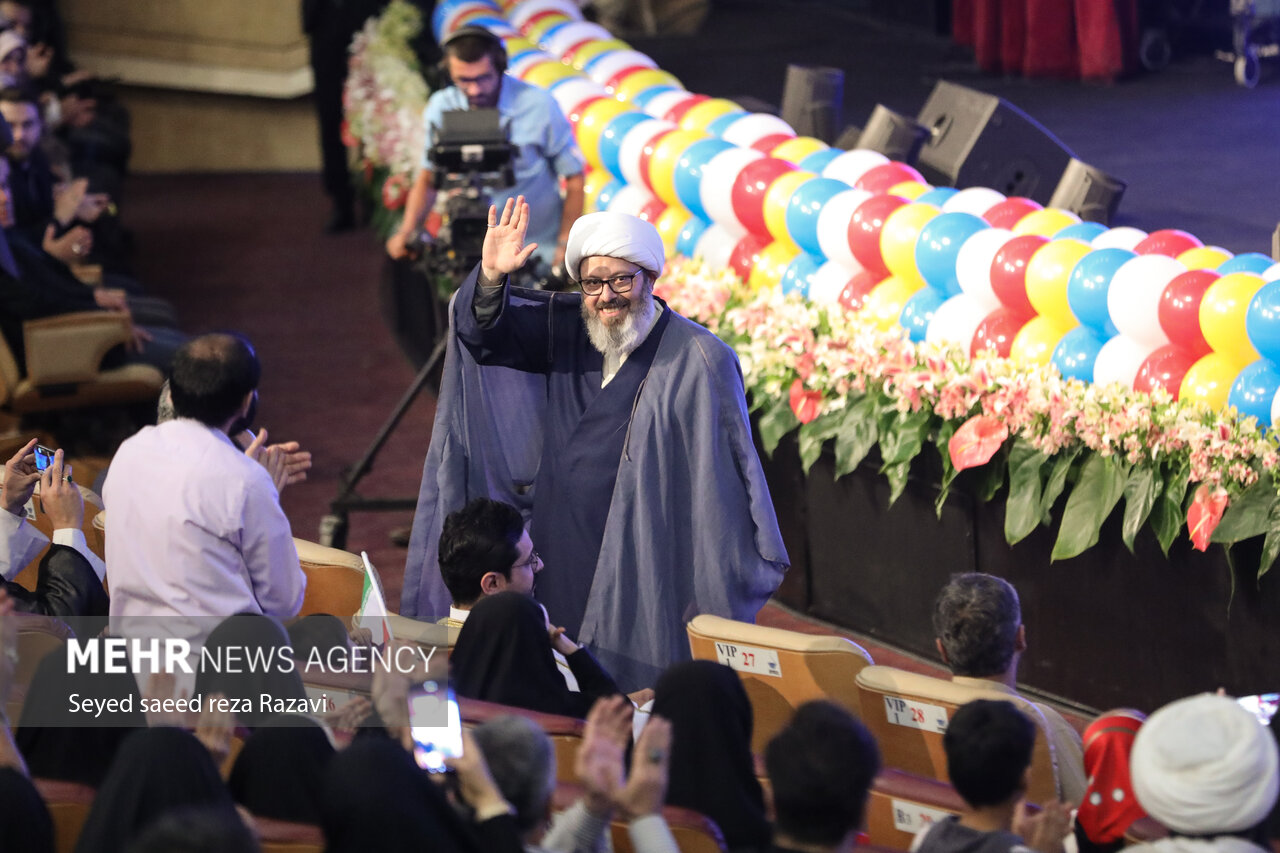 مراسم گردهمایی بزرگ برنامه تلویزیونی محفل شامگاه امروز یکشنبه ۳ اردیبهشت ماه ۱۴۰۲ با حضور حجت الاسلام محمد قمی رئیس سازمان تبلیغات اسلامی، حجت الاسلام سید مهدی خاموشی رئیس سازمان اوقاف و امور خیریه، و جمعی از مهمانان ویژه در مرکز همایش‌های برج میلاد تهران برگزار شد