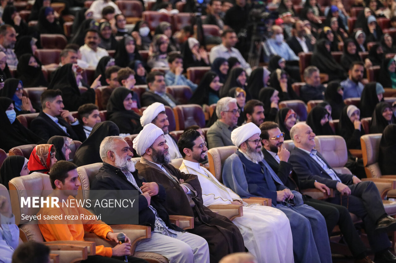 مراسم گردهمایی بزرگ برنامه تلویزیونی محفل شامگاه امروز یکشنبه ۳ اردیبهشت ماه ۱۴۰۲ با حضور حجت الاسلام محمد قمی رئیس سازمان تبلیغات اسلامی، حجت الاسلام سید مهدی خاموشی رئیس سازمان اوقاف و امور خیریه، و جمعی از مهمانان ویژه در مرکز همایش‌های برج میلاد تهران برگزار شد