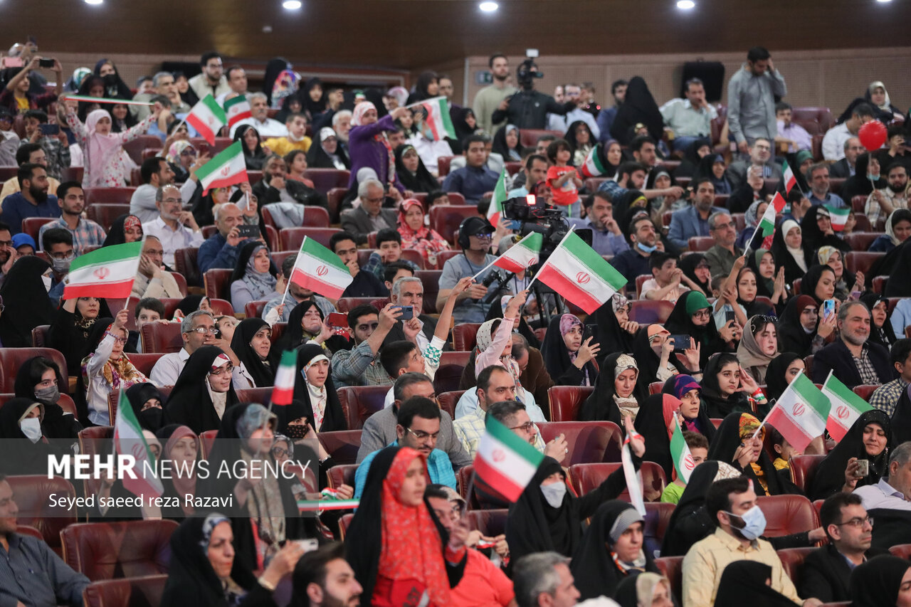 مراسم گردهمایی بزرگ برنامه تلویزیونی محفل شامگاه امروز یکشنبه ۳ اردیبهشت ماه ۱۴۰۲ با حضور حجت الاسلام محمد قمی رئیس سازمان تبلیغات اسلامی، حجت الاسلام سید مهدی خاموشی رئیس سازمان اوقاف و امور خیریه، و جمعی از مهمانان ویژه در مرکز همایش‌های برج میلاد تهران برگزار شد