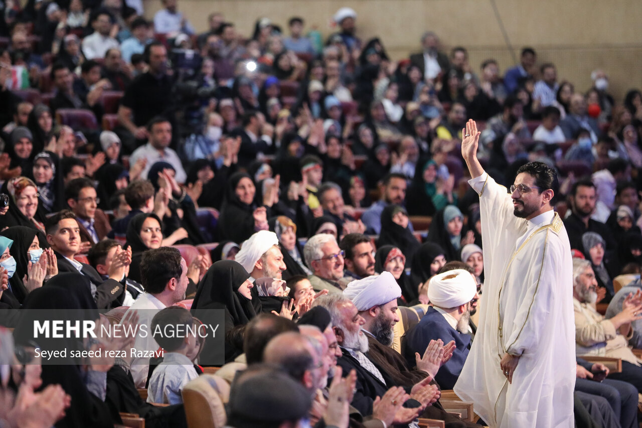 مراسم گردهمایی بزرگ برنامه تلویزیونی محفل شامگاه امروز یکشنبه ۳ اردیبهشت ماه ۱۴۰۲ با حضور حجت الاسلام محمد قمی رئیس سازمان تبلیغات اسلامی، حجت الاسلام سید مهدی خاموشی رئیس سازمان اوقاف و امور خیریه، و جمعی از مهمانان ویژه در مرکز همایش‌های برج میلاد تهران برگزار شد