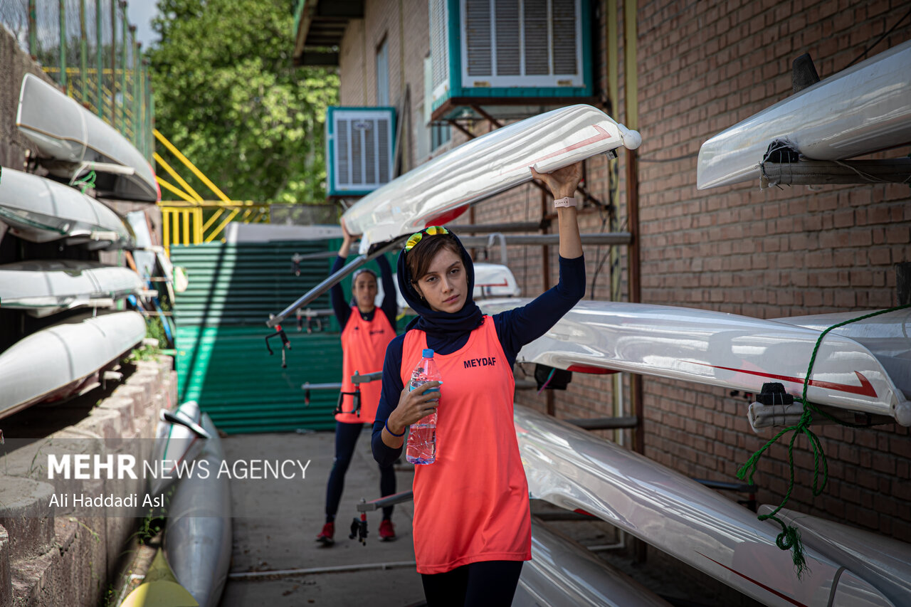 لیگ برتر قایقرانی روئینگ بانوان صبح روز یکشنبه ۱۰ اردیبهشت ماه ۱۴۰۲ در دریاچه ورزشگاه آزادی برگزار شد.