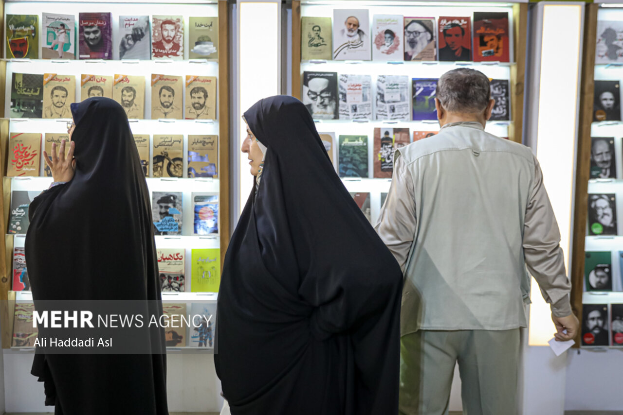 سی و چهارمین دوره نمایشگاه بین‌المللی کتاب (از ۲۰ تا ۳۰ اردیبهشت ۱۴۰۲ ) با شعار «آینده خواندنی است» بصورت حضوری در مصلای امام خمینی(ره) و مجازی (ketab.ir) در حال برگزاری است