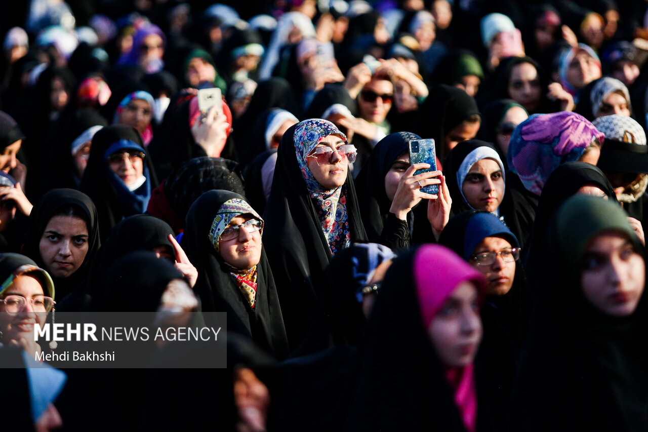 اجتماع دختران دانشجو به مناسبت روز دختر در قم