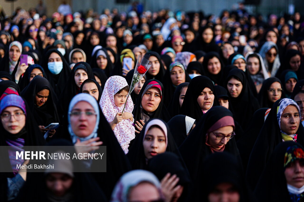 اجتماع دختران دانشجو به مناسبت روز دختر در قم