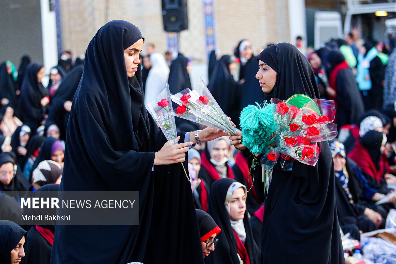 اجتماع دختران دانشجو به مناسبت روز دختر در قم