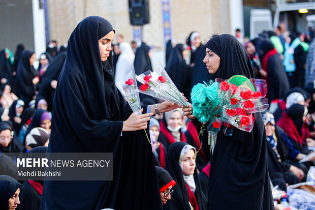 اجتماع دختران دانشجو به مناسبت روز دختر در قم