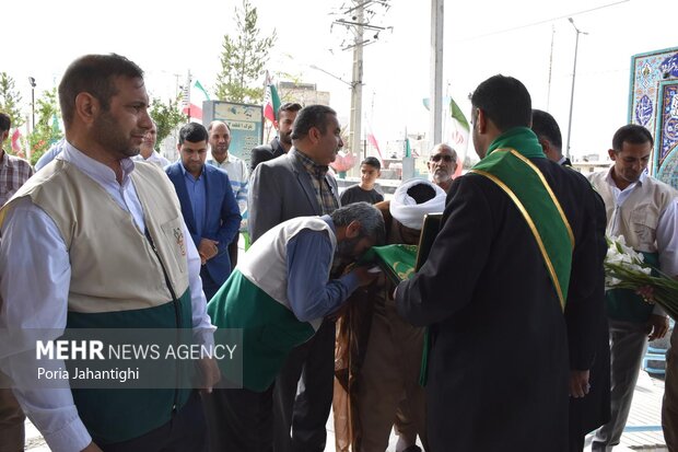 مراسم استقبال از پرچم متبرک بارگاه مطهر حضرت معصومه (س) در گلزار شهدای زاهدان