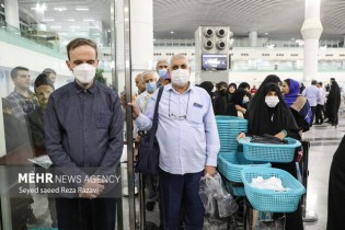 بدرقه زائران حج، خارج از فرودگاه انجام می‌شود