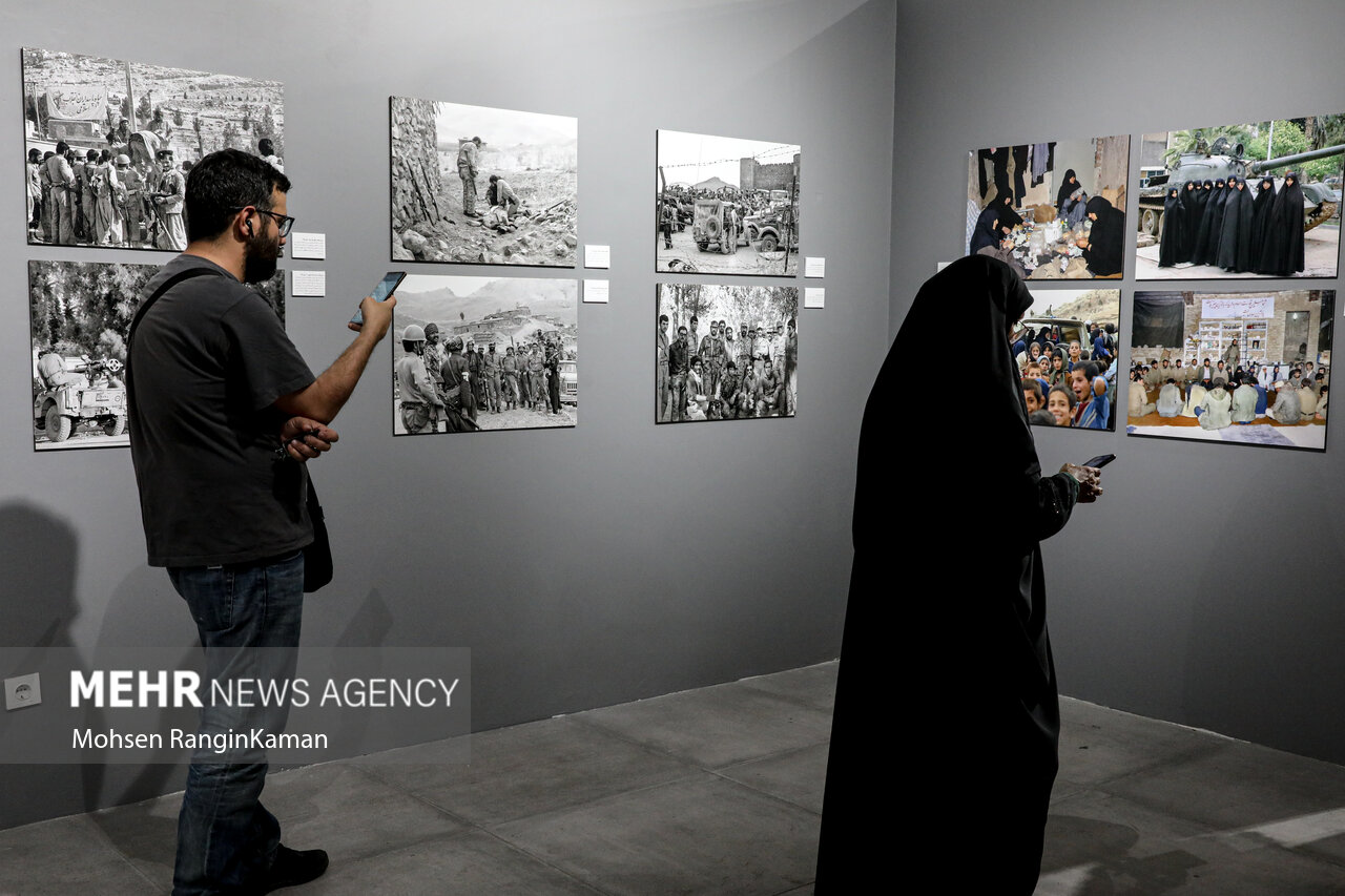 نمایشگاه عکس «آن پنج نفر»، شامل ۱۰۰ عکس از پنج عکاس جوان در دوران انقلاب اسلامی، دفاع مقدس و جنگ بوسنی است که توسط شهید محسن چوبدار، شهید ابراهیم اصغرزاده، مرحوم قربان خلیلی، مرحومه مریم کاظم‌زاده و بهرام محمدی‌فرد عکاسی شده است.