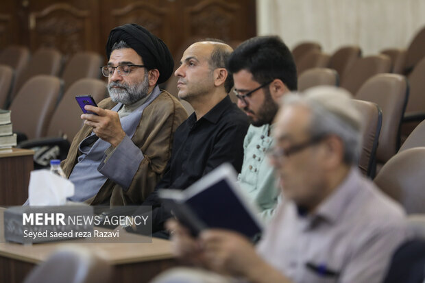 مراسم بزرگداشت جامعه کلیمیان در آستانه سالروز ارتحال بنیانگذار جمهوری اسلامی ایران، شامگاه امروز چهارشنبه ۱۰ خرداد ماه ۱۴۰۲ با حضور هموطنان کلیمی در کنیسه کلیمیان تهران برگزار شد