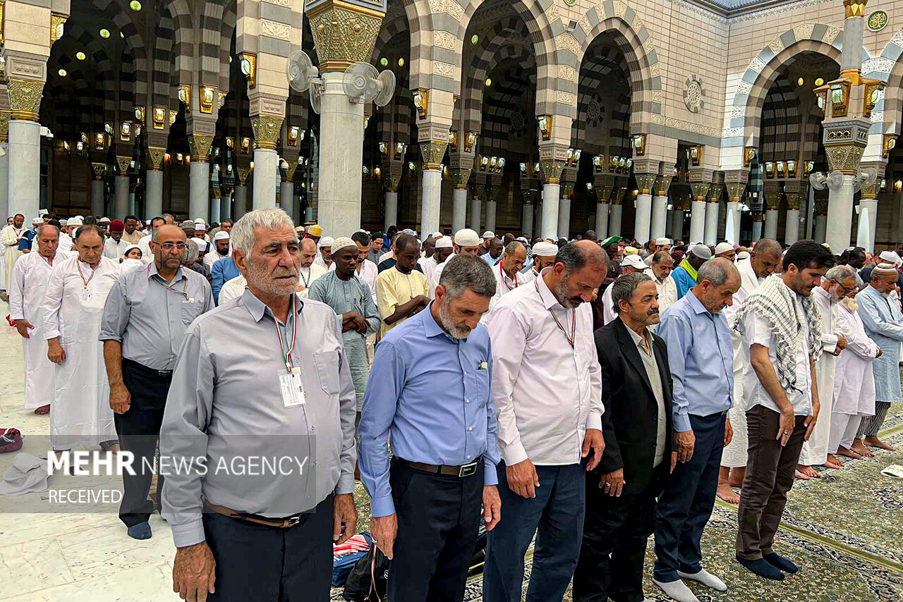 در این گزارش حال و هوای زائران ایرانی در حرم مطهر نبوی را در ایام حج تمتع مشاهده می کنید