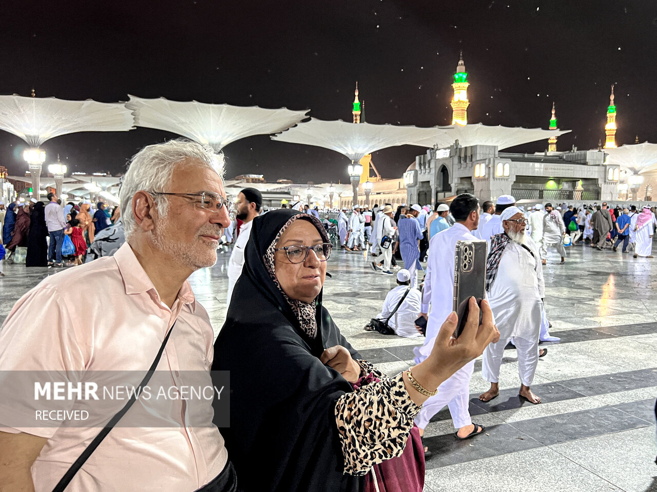 در این گزارش حال و هوای زائران ایرانی در حرم مطهر نبوی را در ایام حج تمتع مشاهده می کنید