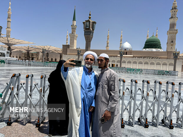 در این گزارش حال و هوای زائران ایرانی در حرم مطهر نبوی را در ایام حج تمتع مشاهده می کنید