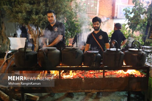 مراسم شب دوم عزای ایام مسلمیه با حضور دسته‌های عزاداری در حرم مطهر حضرت عبدالعظیم حسنی (علیه‌السلام) برگزار شد