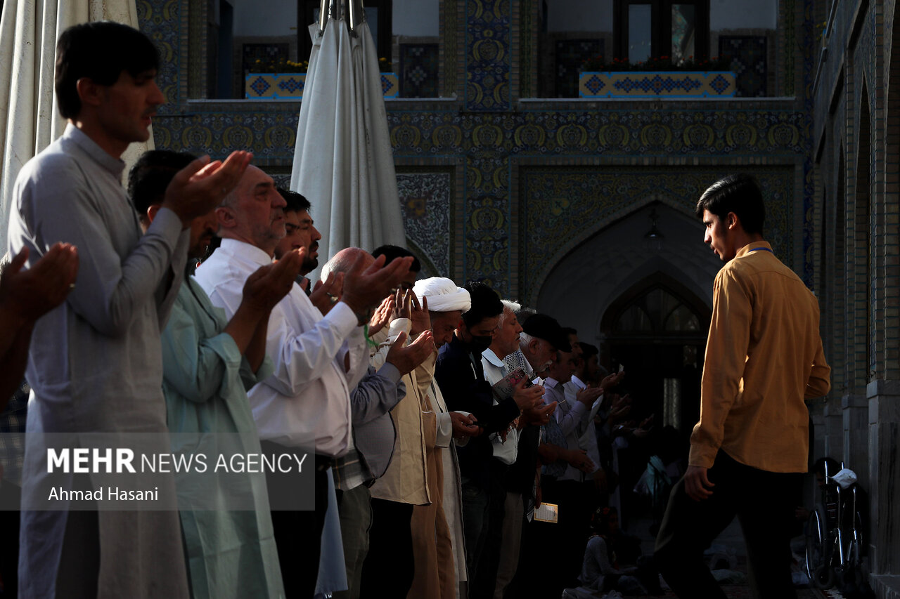 اقامه نماز عید سعید قربان در حرم امام رضا (ع)