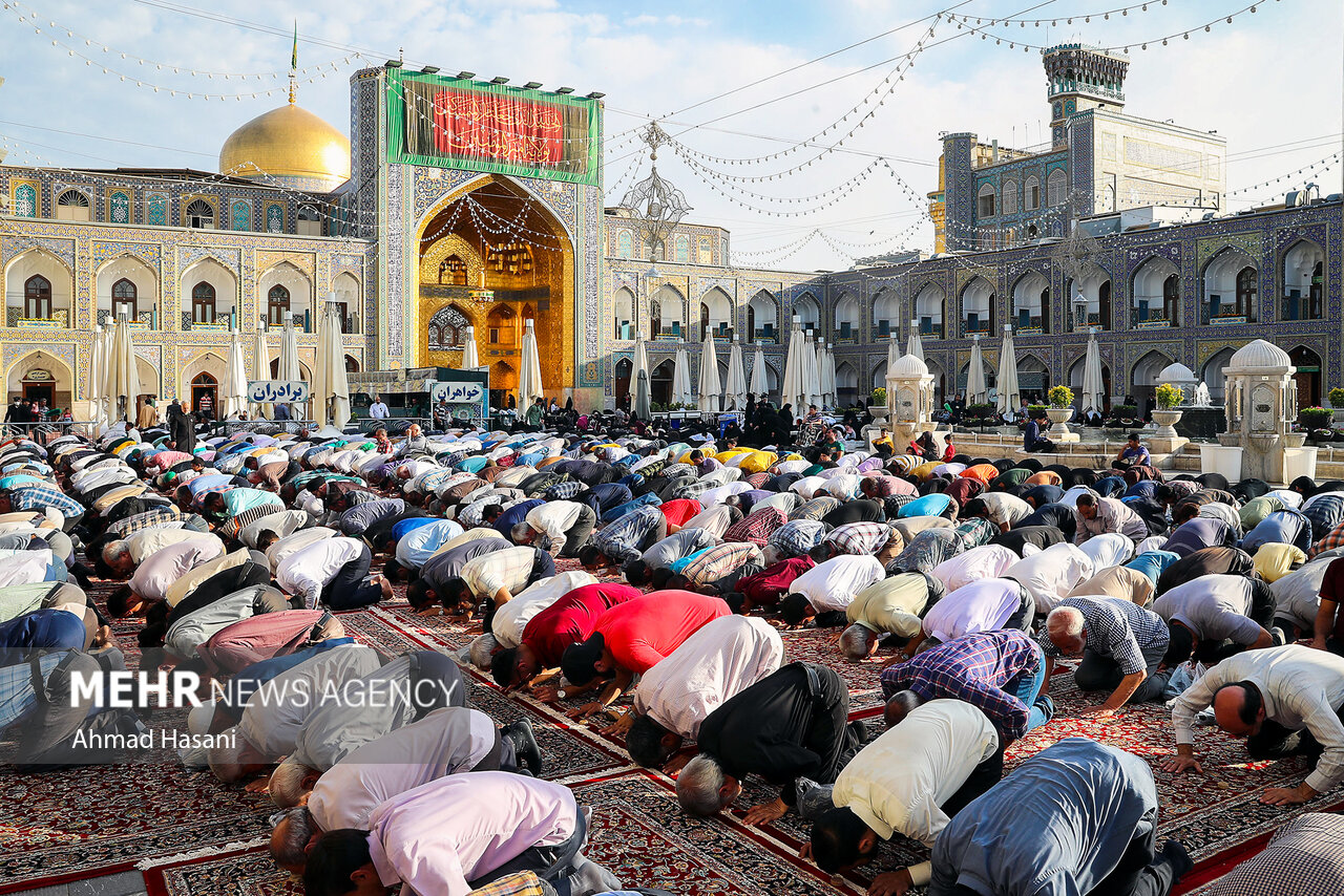 اقامه نماز عید سعید قربان در حرم امام رضا (ع)