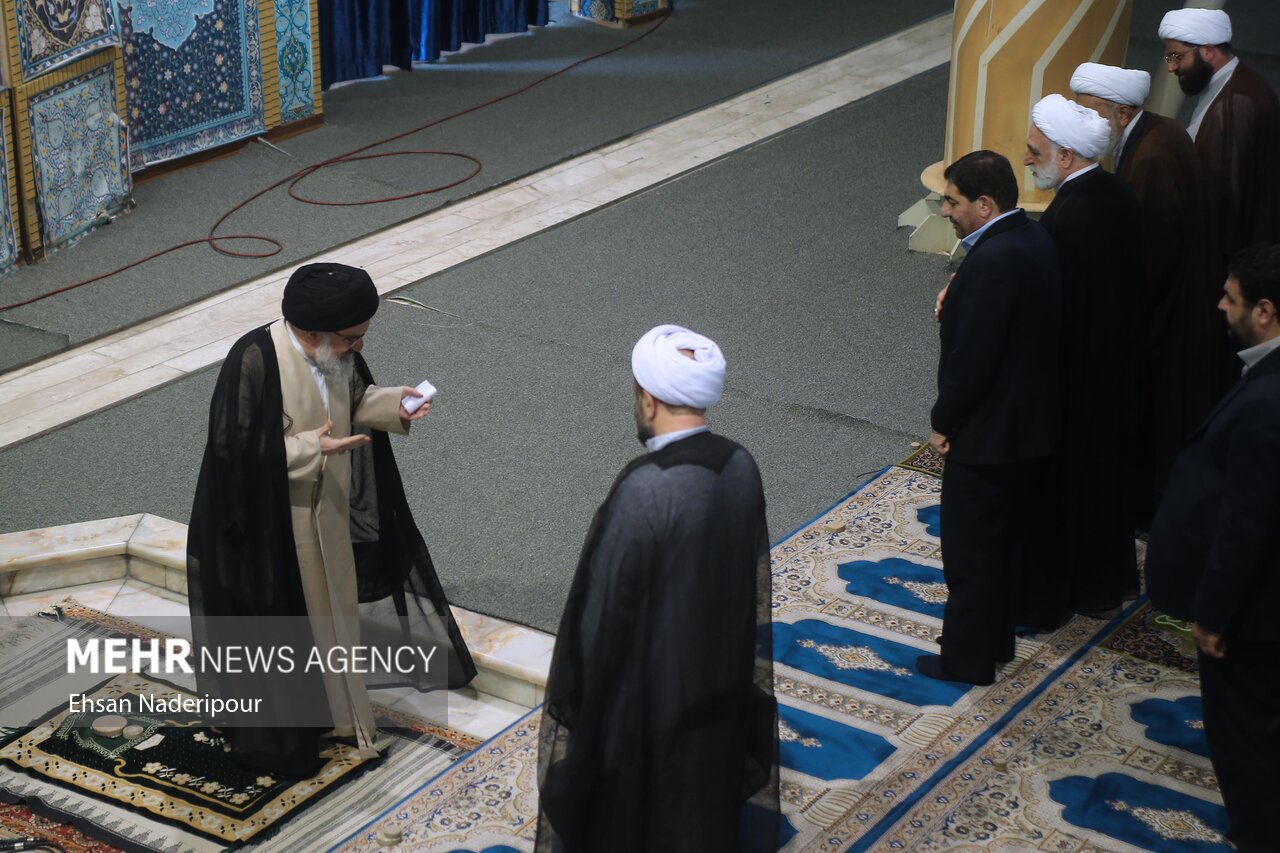 آیت الله احمد خاتمی امام جمعه موقت تهران در محل اقامه نماز عید قربان در مصلی دانشگاه تهران حضور دارد