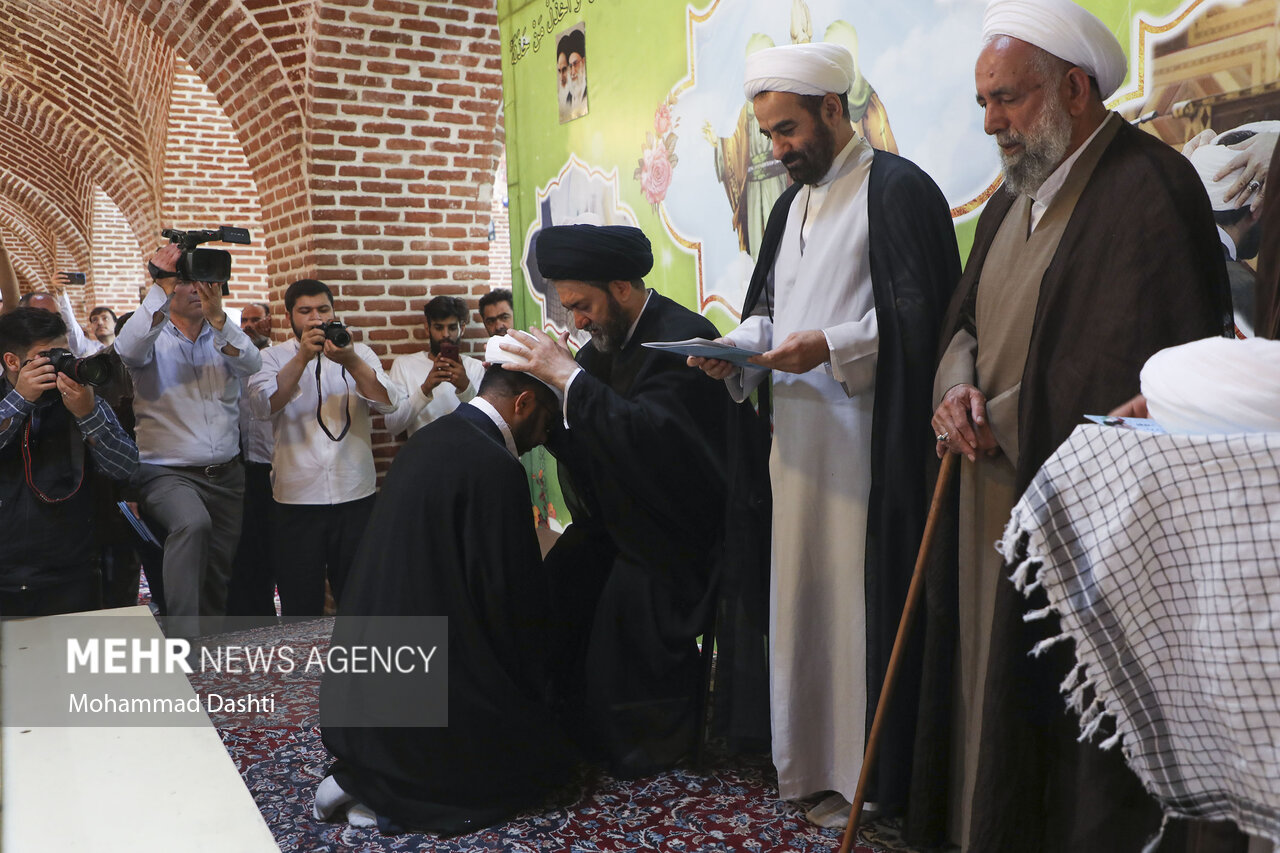 جشن عمامه گذاری طلاب علوم دینی در اردبیل