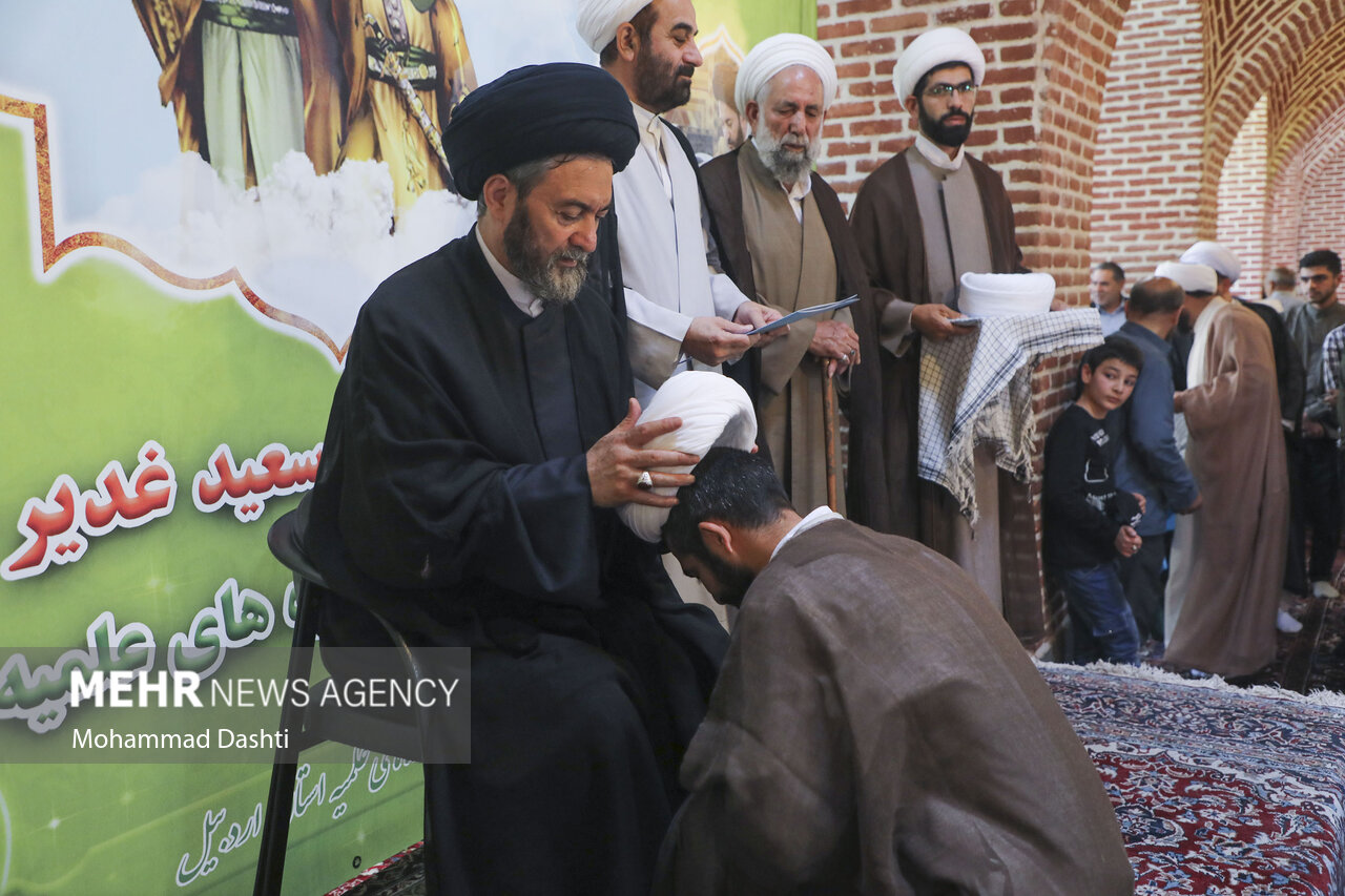 جشن عمامه گذاری طلاب علوم دینی در اردبیل