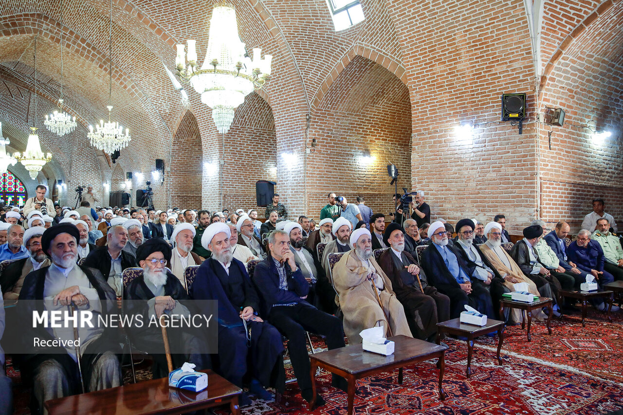 رونمایی از کتاب «زندگی اینجاست»