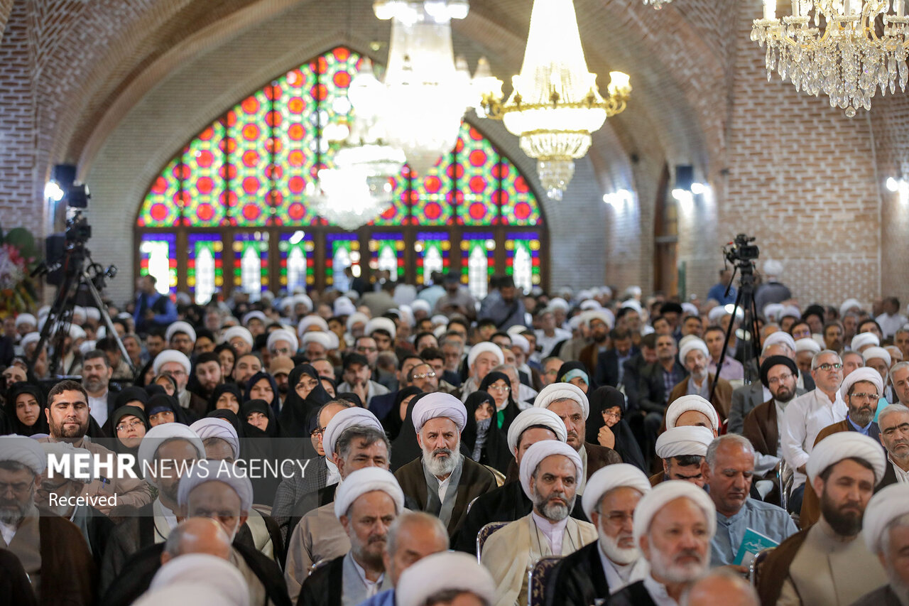 رونمایی از کتاب «زندگی اینجاست»