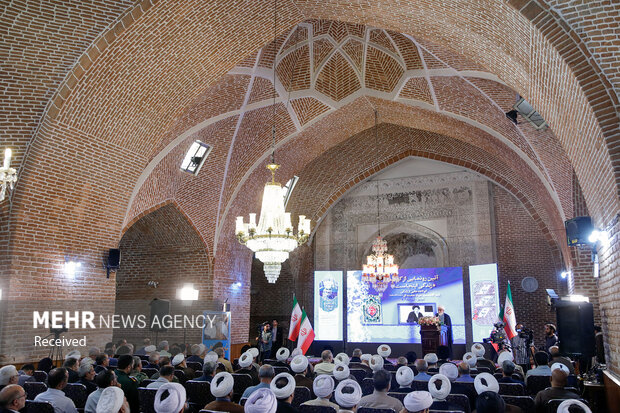 رونمایی از کتاب «زندگی اینجاست»