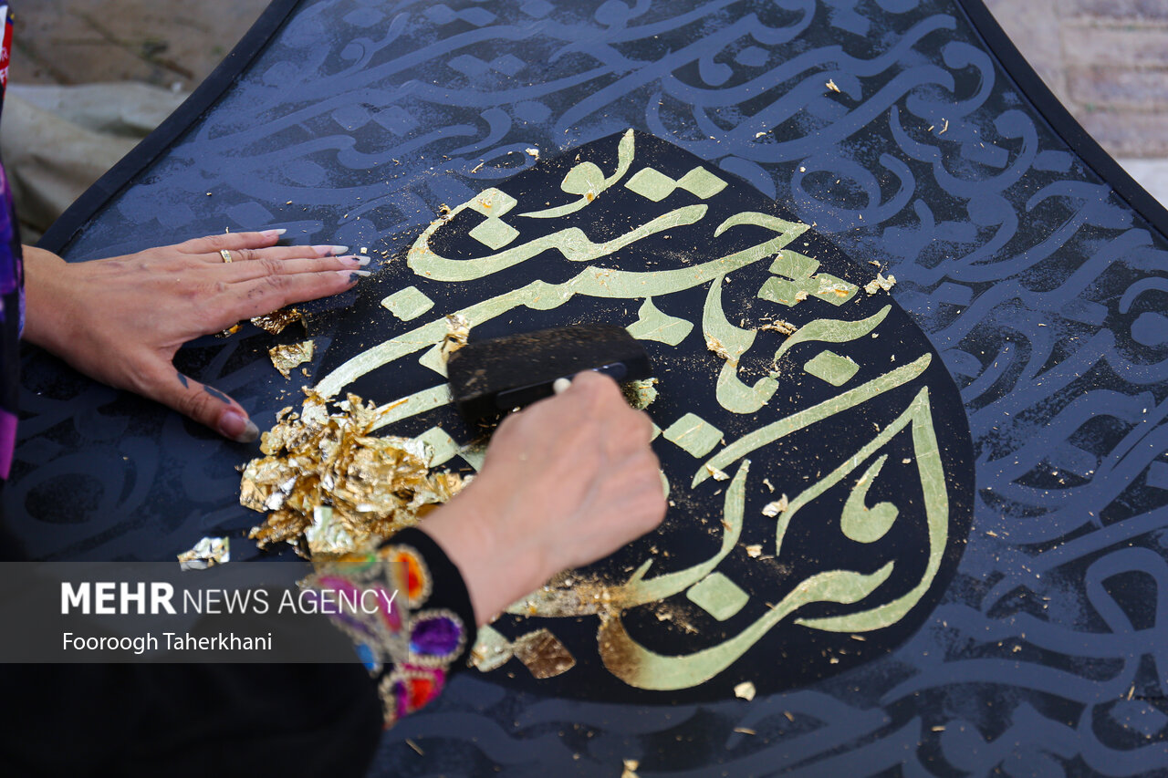 دومین رویداد نقاشی خط نشان عاشقی به مناسبت ایام سوگواری ماه محرم با حضور بیش از ۸۰ نفر از هنرمندان در خانه اتحادیه توسط سازمان زیباسازی شهرداری تهران در حال برگزاری است. این تیغه‌علم‌های طراحی و نقاشی شده، در اقصی نقاط پایتخت نصب می‌شود