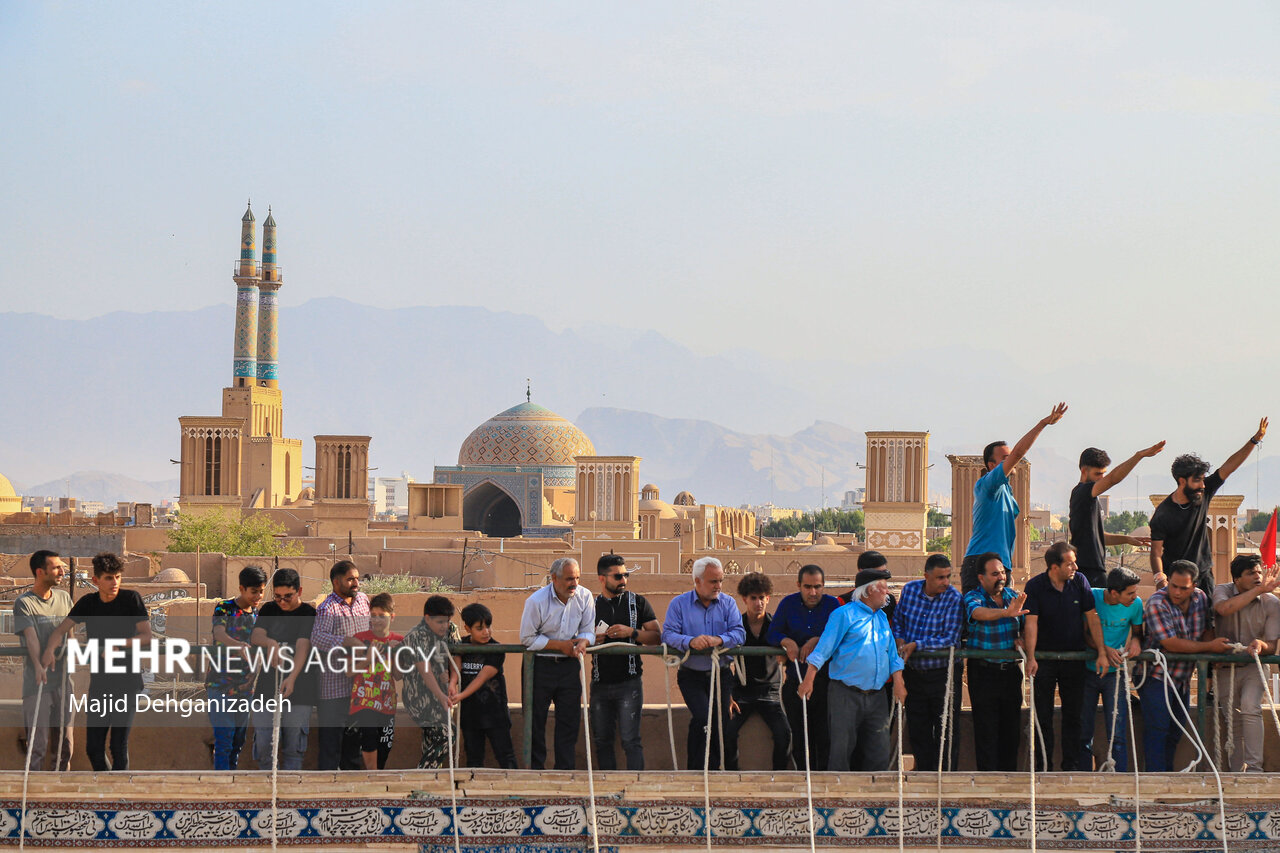 آیین سنتی «پوش کشی» در حسینیه بزرگ فهادان یزد