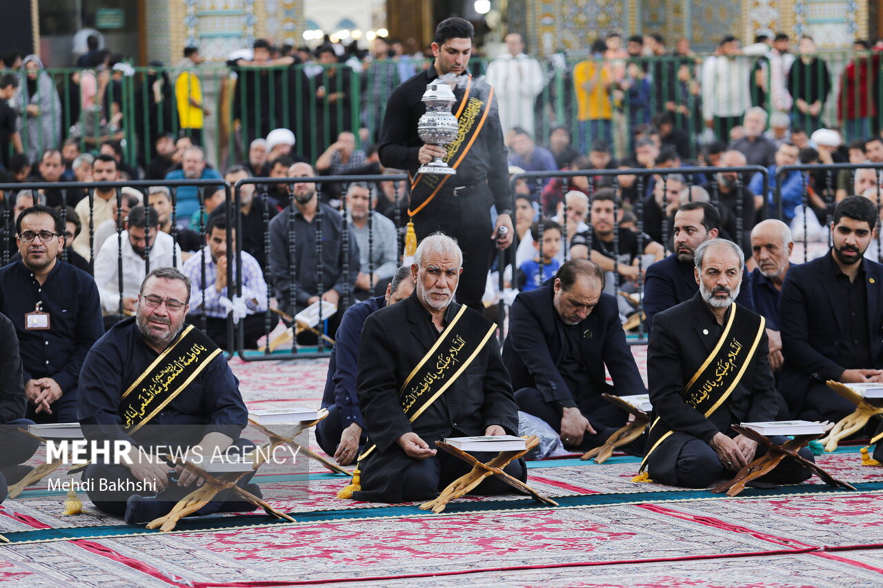 اهتزار پرچم متبرک حرم امام حسین(ع) بر فراز گنبدحرم حضرت معصومه(س)