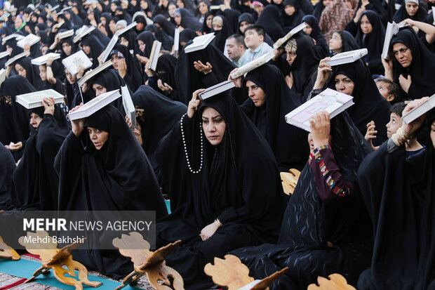 اهتزار پرچم متبرک حرم امام حسین(ع) بر فراز گنبدحرم حضرت معصومه(س)