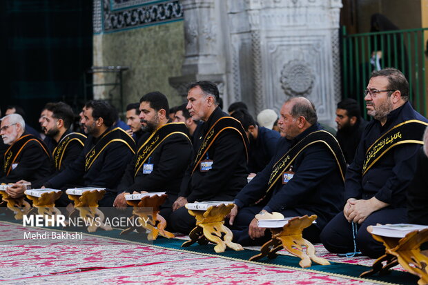 اهتزار پرچم متبرک حرم امام حسین(ع) بر فراز گنبدحرم حضرت معصومه(س)