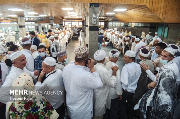 بازگشت اولین گروه حجاج بیت الله الحرام به گلستان