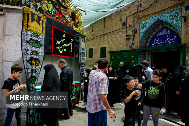 حسینیه سادات اخوی با قدمت حدود ۲۰۰ سال یکی از اولین و قدیمی‌ترین تکایای تهران است