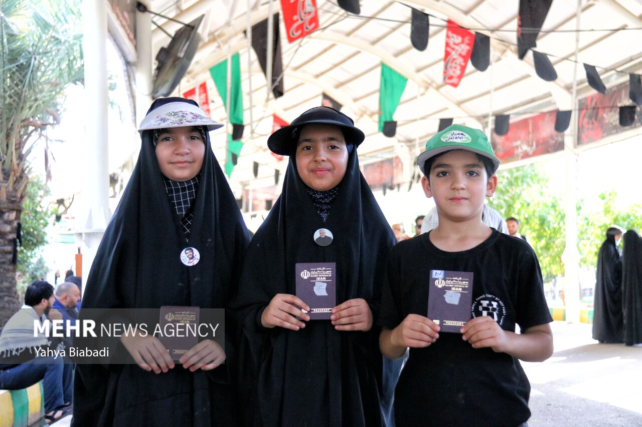 نوجوانان «دهه هشتادی» و «دهه نودی» در راه اربعین