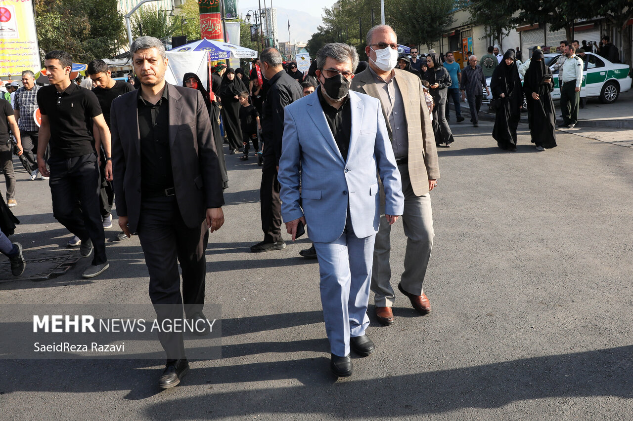 مراسم راهپیمایی جاماندگان اربعین حسینی در تهران صبح امروز چهارشنبه ۱۵ شهریور ۱۴۰۲ مصادف با اربعین حسینی (ع) از میدان امام حسین (ع) به سمت حرم عبدالعظیم حسنی (ع) با حضور عزاداران و عاشقان اهل بیت (ع) در حال برگزاری است