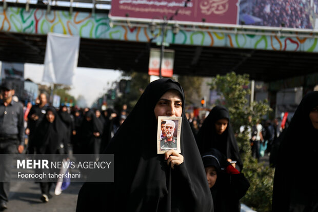 مراسم راهپیمایی جاماندگان اربعین حسینی در تهران صبح امروز چهارشنبه ۱۵ شهریور ۱۴۰۲ مصادف با اربعین حسینی (ع) از میدان امام حسین (ع) به سمت حرم عبدالعظیم حسنی (ع) با حضور عزاداران و عاشقان اهل بیت (ع) در حال برگزاری است