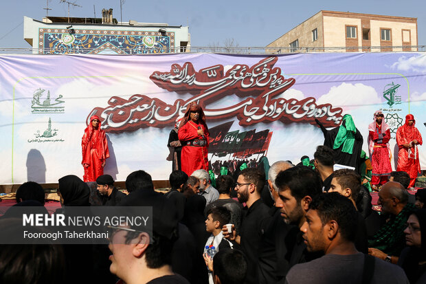 مراسم راهپیمایی جاماندگان اربعین حسینی در تهران صبح امروز چهارشنبه ۱۵ شهریور ۱۴۰۲ مصادف با اربعین حسینی (ع) از میدان امام حسین (ع) به سمت حرم عبدالعظیم حسنی (ع) با حضور عزاداران و عاشقان اهل بیت (ع) در حال برگزاری است