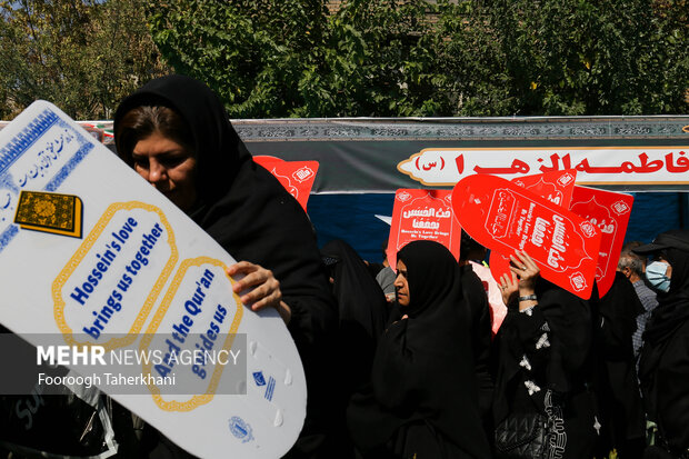 مراسم راهپیمایی جاماندگان اربعین حسینی در تهران صبح امروز چهارشنبه ۱۵ شهریور ۱۴۰۲ مصادف با اربعین حسینی (ع) از میدان امام حسین (ع) به سمت حرم عبدالعظیم حسنی (ع) با حضور عزاداران و عاشقان اهل بیت (ع) در حال برگزاری است