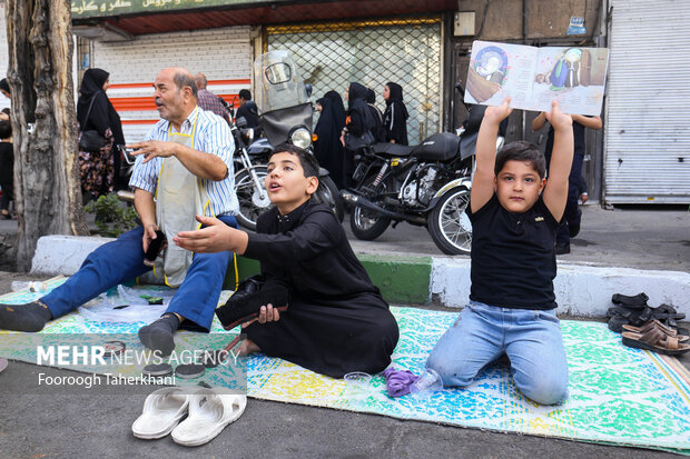 مراسم راهپیمایی جاماندگان اربعین حسینی در تهران صبح امروز چهارشنبه ۱۵ شهریور ۱۴۰۲ مصادف با اربعین حسینی (ع) از میدان امام حسین (ع) به سمت حرم عبدالعظیم حسنی (ع) با حضور عزاداران و عاشقان اهل بیت (ع) در حال برگزاری است