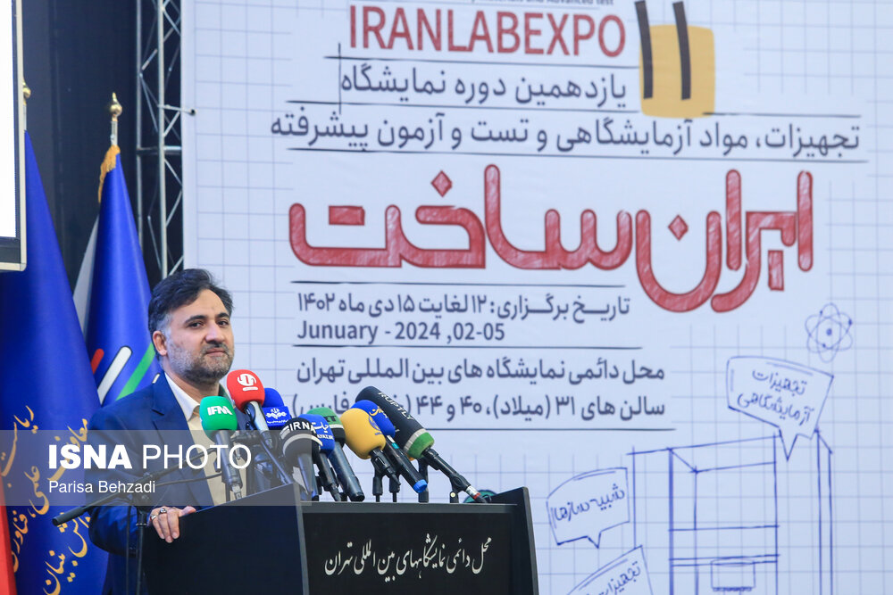 روح الله دهقانی فیروزآبادی،معاون علمی، فناوری و اقتصاد دانش‌بنیان رئیس‌جمهوری در یازدهمین نمایشگاه تجهیزات و مواد آزمایشگاهی ایران ساخت