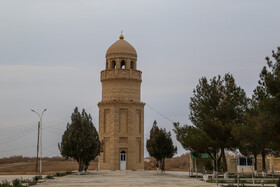 نمایی از برج مسجد جامع خواجه یوسف همدانی  که در مرو باستان واقع شده است